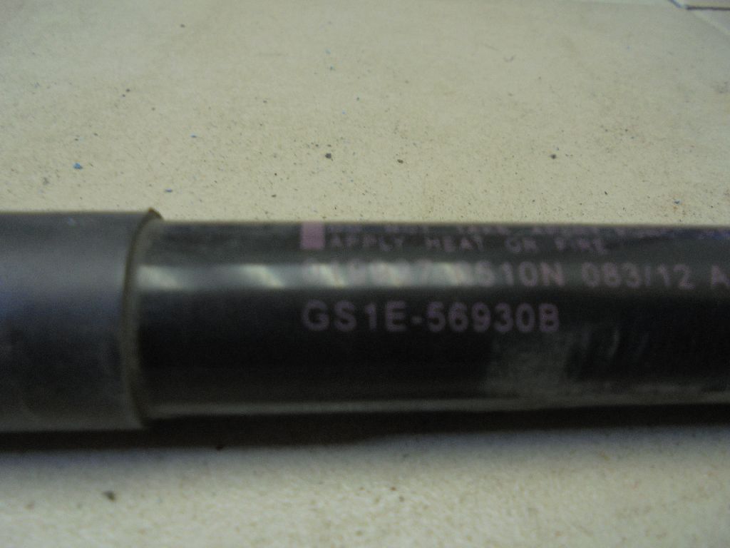 Амортизатор крышки багажника GS1E56930B